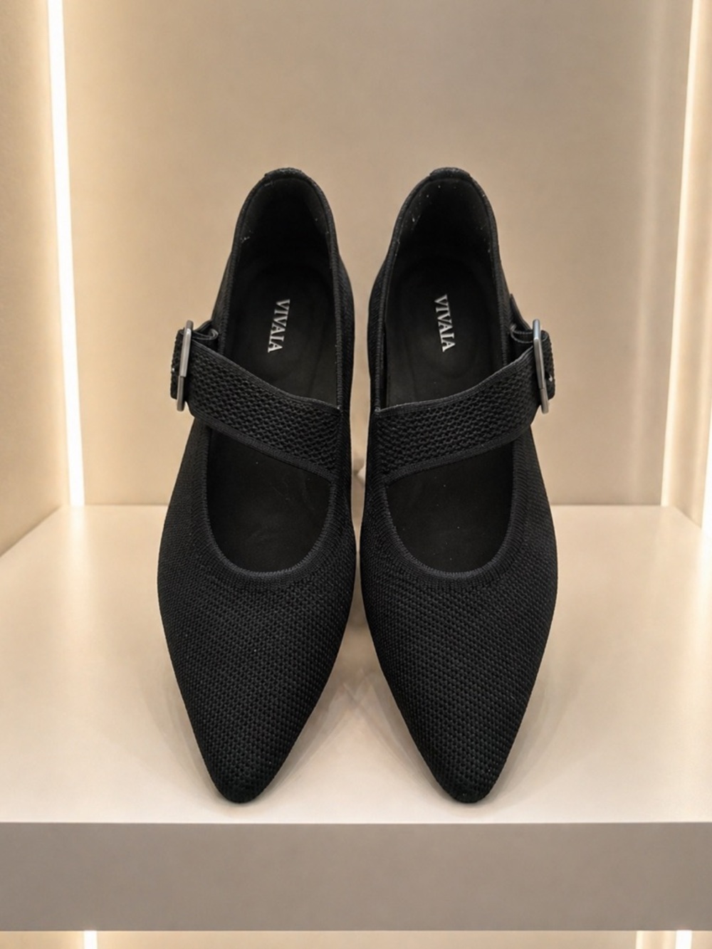 Vivaia Pointed Toe Mary-Jane Maria Flat size 39/8